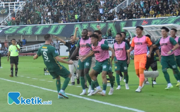 Thumbnail Berita - Persebaya Jinakkan Singo Edan di GBT 3-1