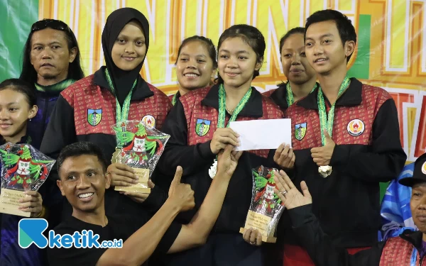 Thumbnail Berita - Kuasai 4 Emas, Kabupaten Kediri Juara Umum Tenis meja Porprov