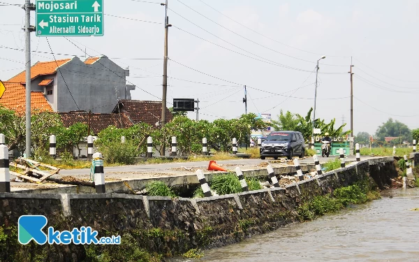 Thumbnail Berita - Dibangun 2023 Telan  Biaya Rp 26,7 M, Proyek Beton di Tarik, Sidoarjo, Ambrol