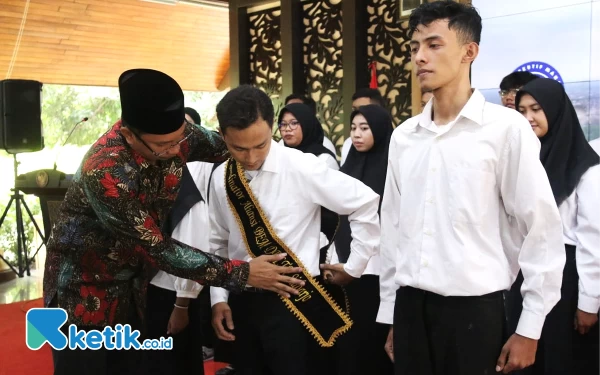 Thumbnail Berita - Gus Muhdlor Kukuhkan Aliansi BEM Delta, Ajak Mahasiswa Mengabdi untuk Sidoarjo