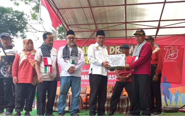 Thumbnail Gaji Ratusan Ribu, Pegawai Honorer Kabupaten Malang Kumpulkan Donasi Rp 32 Juta untuk Palestina