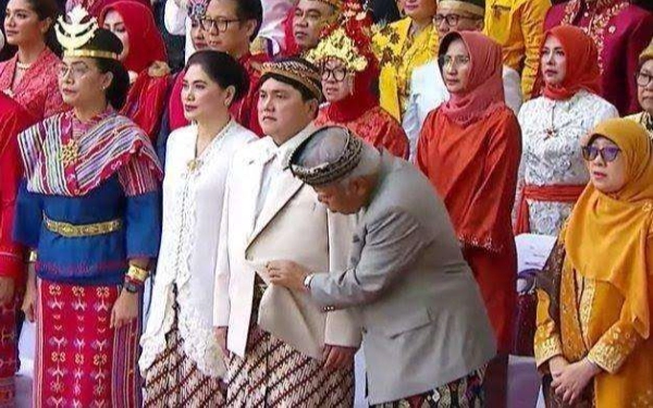 Thumbnail Berita - Lagi Viral, Ternyata Ini Alasan Menteri PUPR Pak Basuki 'Ngecek' Baju Erick Thohir