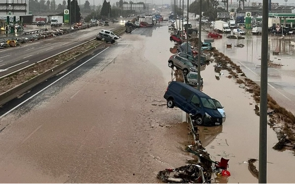 Thumbnail Berita - 92 Tewas dalam Banjir Bandang Valencia, MotoGP Seri Terakhir Terancam Batal