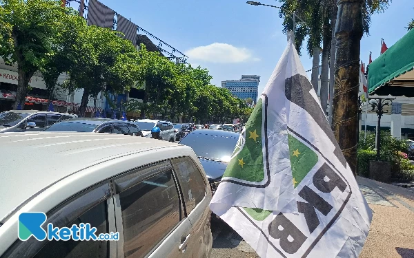 Thumbnail Berita - Bendera PKS Tak Terpasang di Jalan Tunjungan Jelang Deklarasi Anies-Cak Imin, Ada Apa?