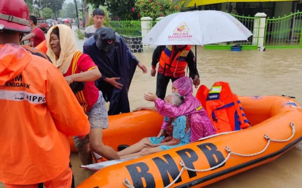 Thumbnail Curah Hujan Masih Tinggi, Banjir di Selatan Jatim Meluas