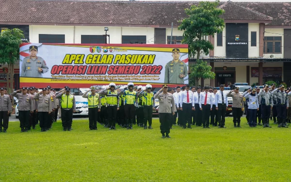 Thumbnail Berita - Ratusan Personil Polres Jombang Siap Amankan Natal dan Tahun Baru