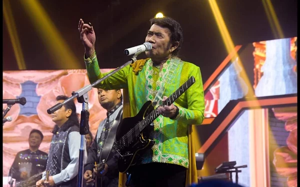 Thumbnail Berita - Rhoma Irama Naik Jet Pribadi Konser Akbar di Batulicin,  Kalsel