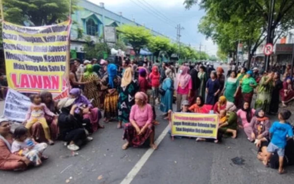 Thumbnail Berita - Pedagang Pasar Larangan Tolak Dipindah