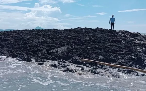 Thumbnail Berita - TNI AL Terjunkan Tim Teliti Fenomena Pulau Baru di Tanimbar