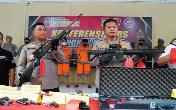 Thumbnail Berita - Pengirim Paket Pistol G2 di Sidoarjo Ditangkap