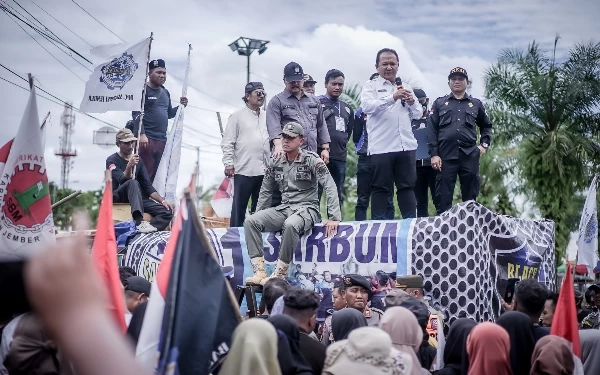 Thumbnail Berita - Bupati Jember Temui Langsung Demonstran Buruh PDP Kahyangan