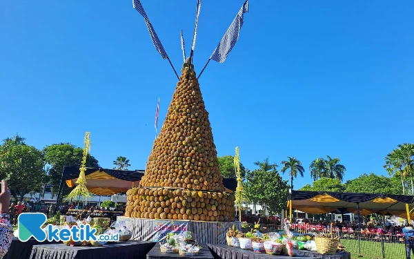 Masyarakat Jember Gelar Gebyar Gunungan Hasil Tani