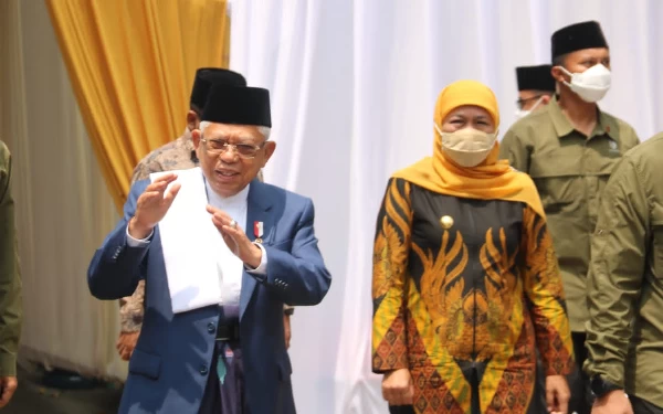 Bersama Wapres, Khofifah Hadiri Wisuda Hafidzoh V Ponpes Hamalatul Qur'an