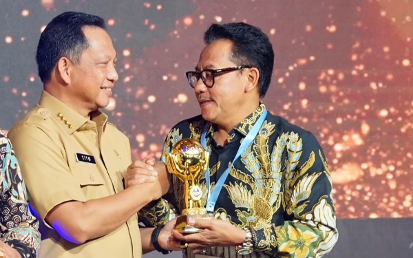 Terima UHC Award, Sutiaji: Ini Berkat Kepercayaan Warga Kota Malang