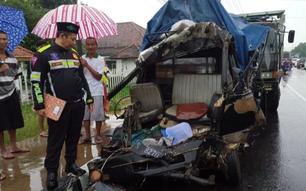 Thumbnail Berita - Kecelakaan Beruntun 4 Kendaraan di Jombang