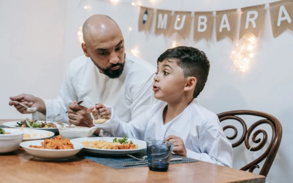 Thumbnail Berita - Melatih Anak Bersilaturahmi Saat Lebaran, Lakukan Hal ini