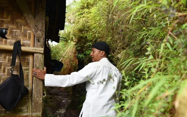 Thumbnail Berita - Bupati Pacitan Tinjau Korban Bencana Tanah Gerak