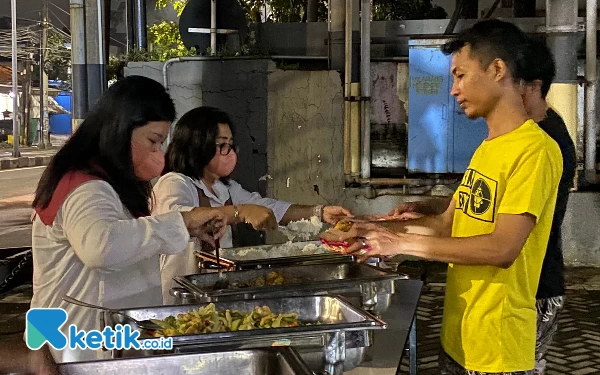 Thumbnail Berita - Tebar Keberkahan, Favehotel Rungkut Surabaya Berbagi Buffet Sahur Gratis