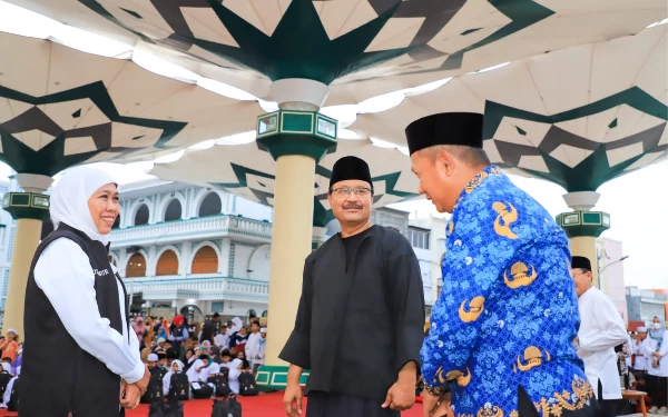 Thumbnail Berita - Di Bawah Payung Madinah, Gubernur Khofifah Bantu Pelaku Usaha Ultra Mikro Kota Pasuruan