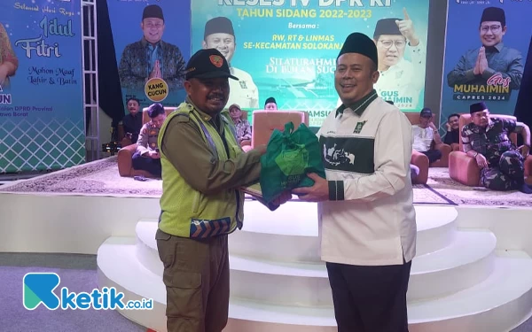 Thumbnail Berita - PKB Berbagi, Ribuan Warga Dapat Bingkisan Lebaran dari Cucun A Syamsurijal