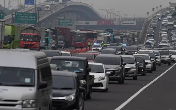 Thumbnail Berita - Polda Metro: Rata-Rata 3.000 Kendaraan per Jam Masuk Jakarta