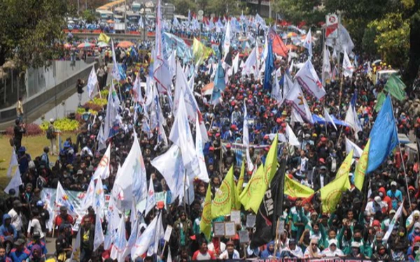 May Day, 100 Ribu Buruh Kepung Istana Negara dan Mahkamah Konstitusi