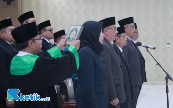 Thumbnail Berita - Tingkatkan Mutu Pelayanan, Plt Bupati Probolinggo Mutasi 30 Pejabat