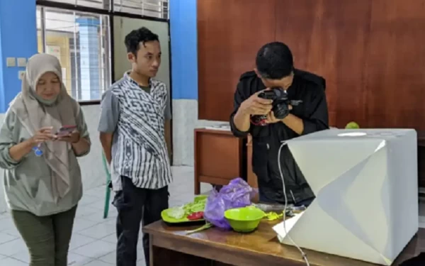 Thumbnail Berita - Pelaku UMKM Magetan Belajar Fotografi-Pemasaran Digital untuk Tingkatkan Penjualan