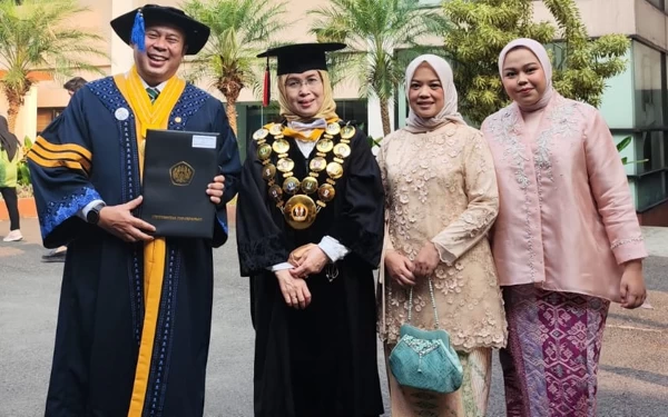 Thumbnail Berita - Raih Cumlaude Program Doktor, Ketua Fraksi PKB DPR RI Diwisuda Rektor Unpad