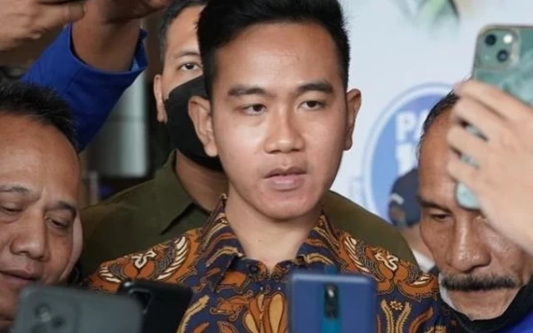 Thumbnail Berita - Temui Prabowo dan  Relawan, Gibran Dipanggil PDIP