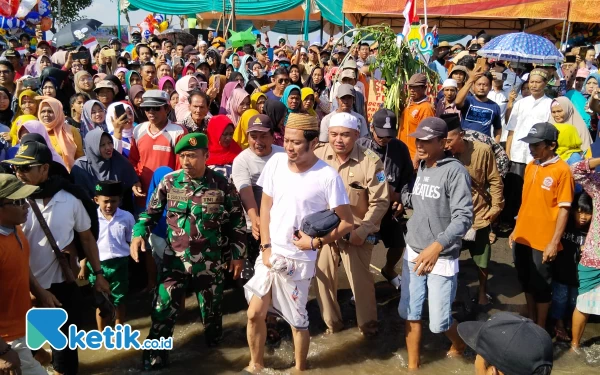 Ribuan Warga Karanganyar Paiton Probolinggo Rayakan Petik Laut