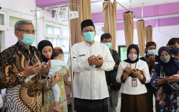 Jalin Kerja Sama dengan RSUD dr Soetomo, RSD dr Soebandi Lakukan Operasi  Pembuatan Anus