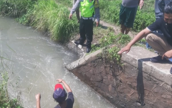 Thumbnail Main Salto di Sungai, Anak Semata Wayang Tenggelam