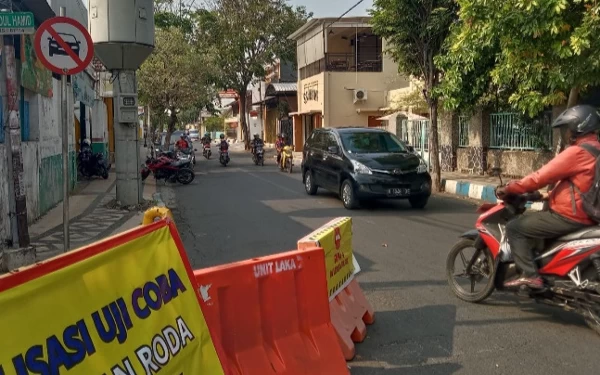 Thumbnail Uji Coba Satu Arah Jl Abdul Hamid, Sopir Angkot Pasuruan Protes