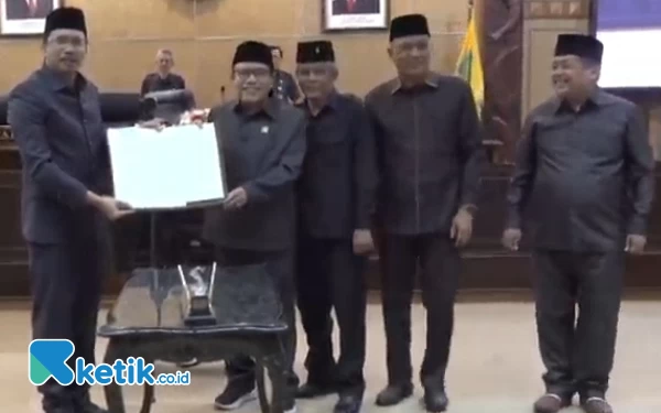 Thumbnail Berita - Ini Kata Bupati Sidoarjo setelah Raperda Penggabungan Desa Terdampak Lumpur Disetujui DPRD