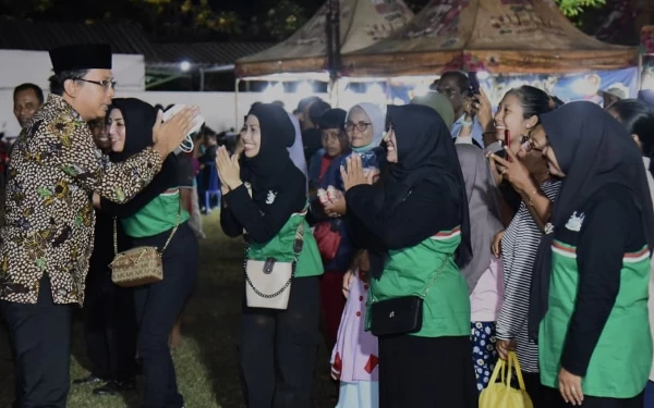 Thumbnail Berita - Buka Pasar Sidobangkit, Bupati Muhdlor Ali Puji Pemdes Rangkah Kidul