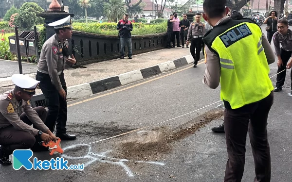 Thumbnail Berita - Kecelakaan di Alun-alun Tugu, Siswi SMA Nyaris Terlindas Truk