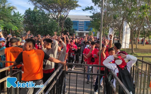 Thumbnail Berita - Kumpulan Foto Pendukung Timnas Indonesia Padati Gelora Bung Tomo