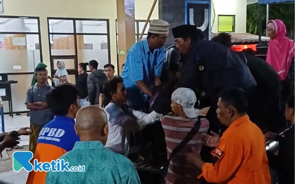 Thumbnail Nekat Seberangi Sungai, Pencari Kerang Tewas Tenggelam