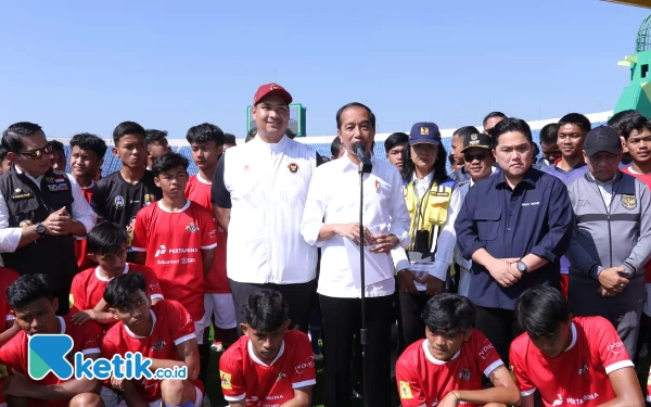 Thumbnail Berita - Tinjau Venue Piala Dunia U-17, Presiden Jokowi: Syukur Kalau Timnas Bisa Juara