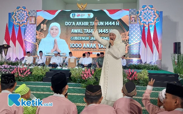 Thumbnail Berita - Sambut Tahun Baru Islam, Gubernur Khofifah Santuni 1000 Anak Yatim