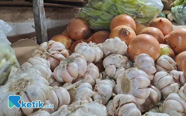 Thumbnail Berita - Supply Berkurang, Harga Bawang Putih di Jember Masih Tinggi