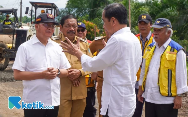 Presiden Jokowi Tinjau Jalan Inpres di Bengkulu Utara