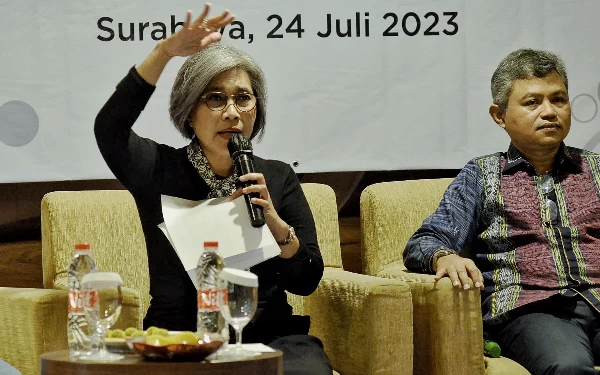 Indah Kurnia Fasilitasi Diskusi Publik Tentang Transaksi Digital