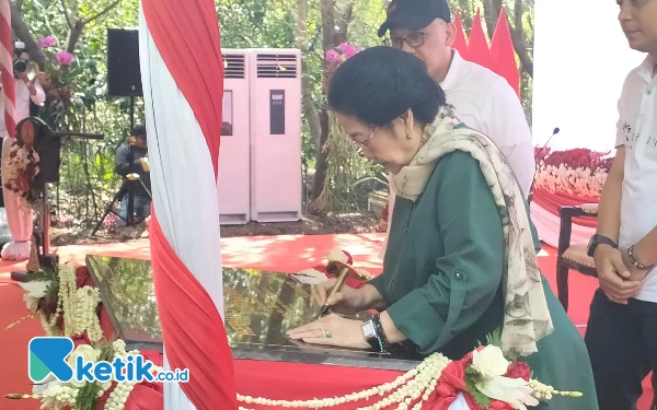 Megawati Resmikan Kebun Raya Mangrove Gunung Anyar