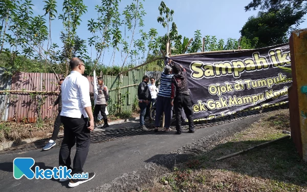 Thumbnail Berita - Pj Wali Kota Penuhi Tuntutan, Warga  Buka Blokade Jalan ke TPA Tlekung