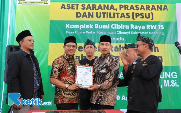 Thumbnail Berita - Lampaui Target KPK, Bupati Bandung Percepat Penyerahan PSU Perumahan