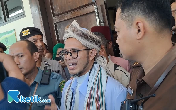 Thumbnail Berita - Terbukti Cabuli Santri, Pimpinan Pesantren di Jember Divonis 8 Tahun Penjara