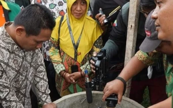 Thumbnail Berita - Bupati Lumajang Fasilitasi Sambungan Air di Desa Jatisari Tempeh