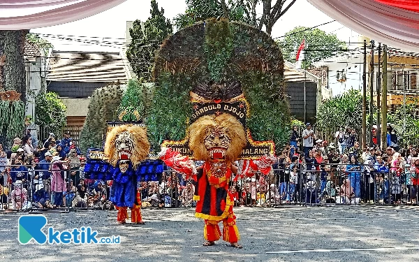 Thumbnail Berita - Meriahnya Karnaval Kota Malang, Suguhkan Ragam Budaya Indonesia